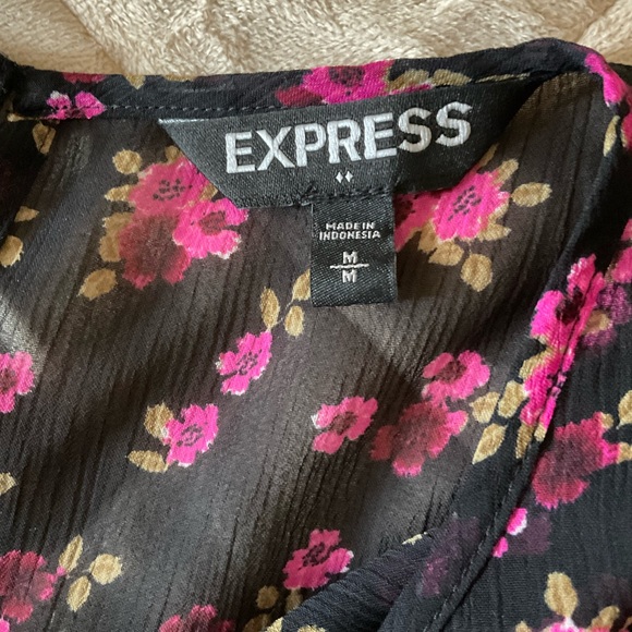 DONATED Express Floral Top - Picture 3 of 5